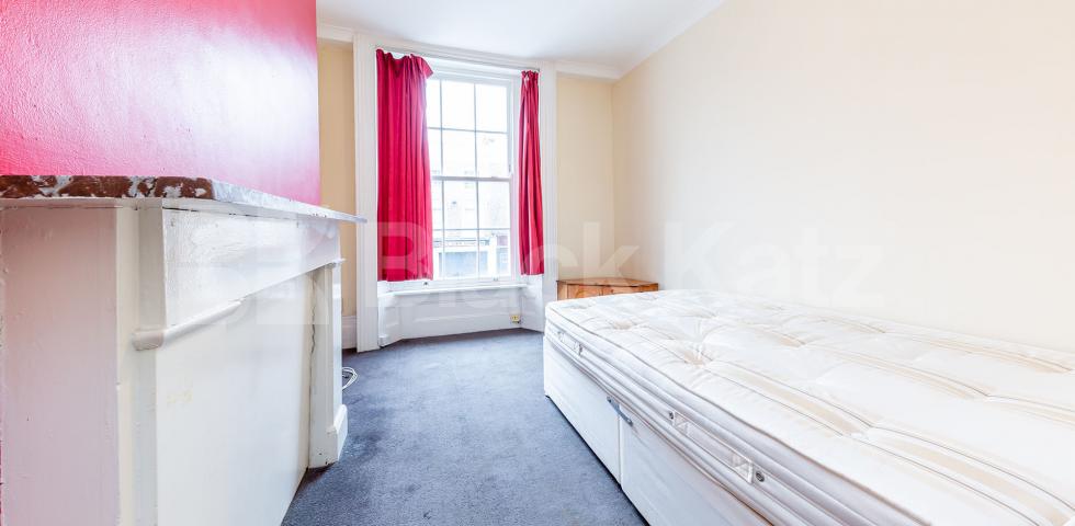 			LOUNGE CONVERT, MINS TO TUBE!, 1 Bedroom, 1 bath, 1 reception Flat			 York Way, CALEDONIAN ROAD 
